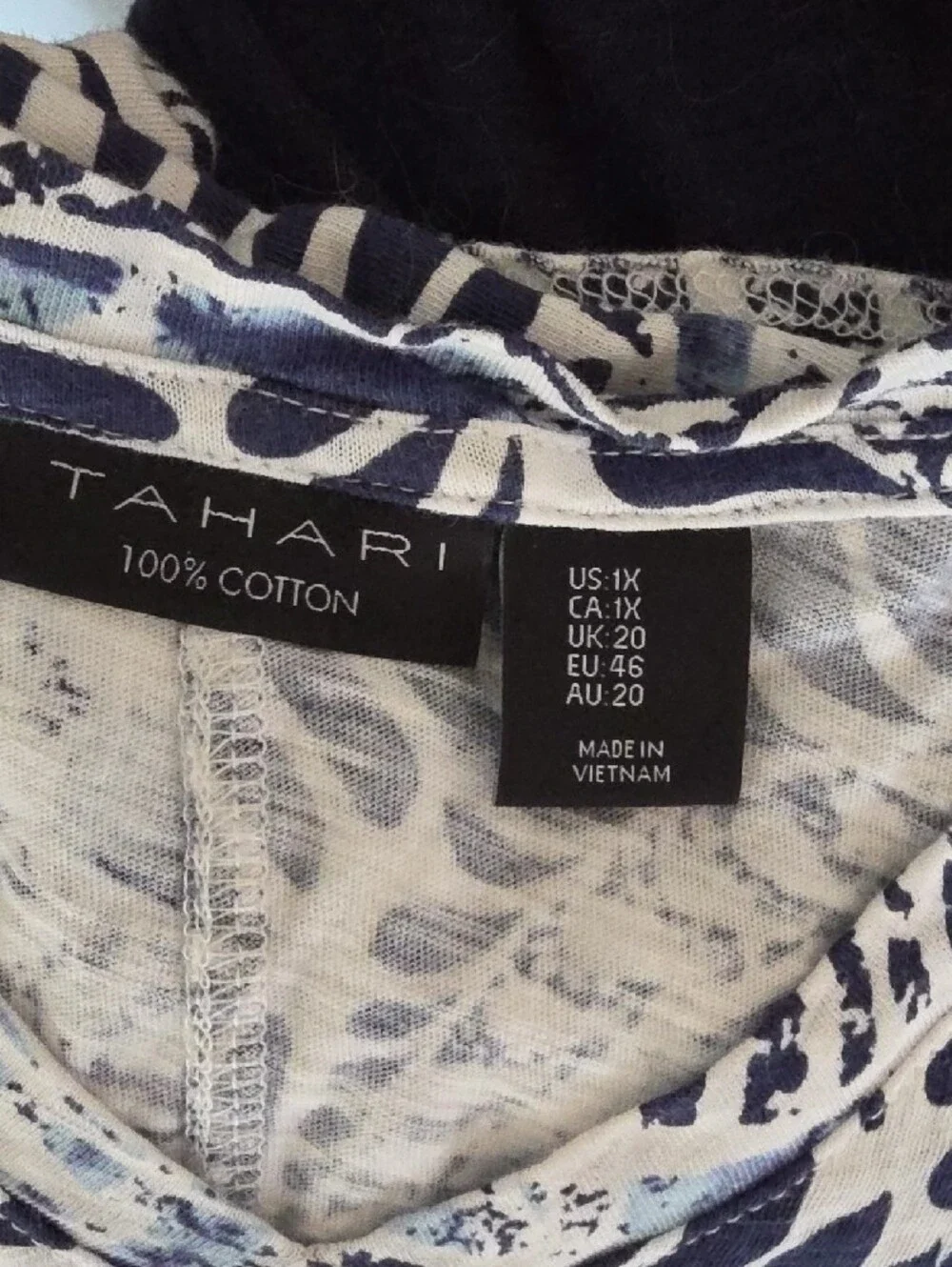 Tahari Navy and White Palm-Print V-Neck Tee - Picture 8 of 8